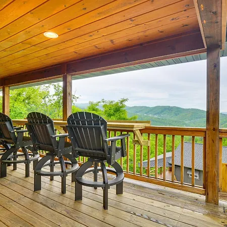 Gatlinburg Cabin In The Clouds With Hot Tub And Views!